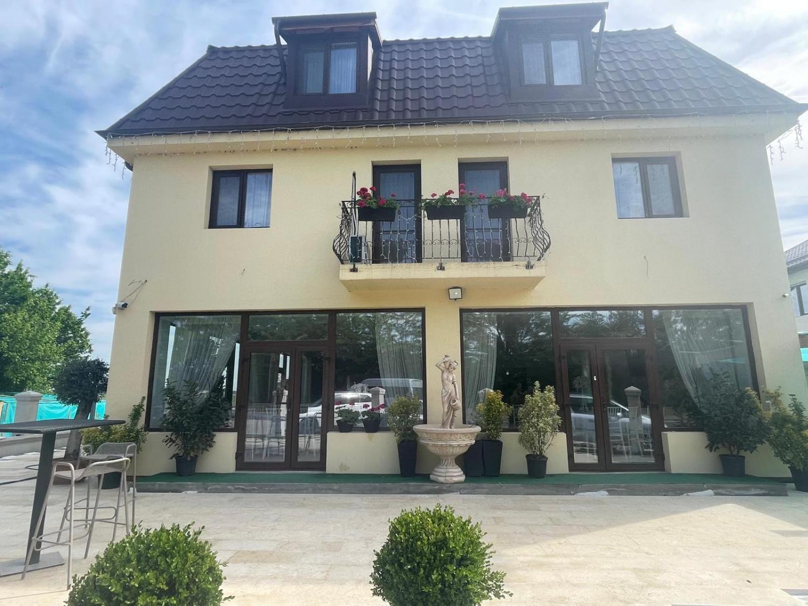 Mihai Palace Buftea Luaran gambar